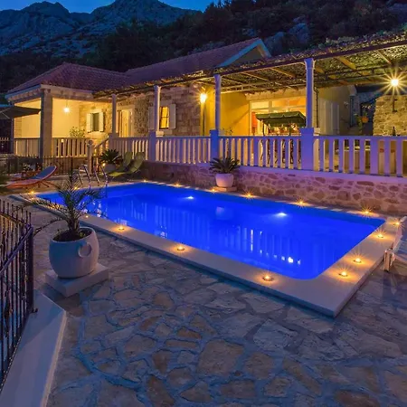 Holiday Villa Natura Vila
