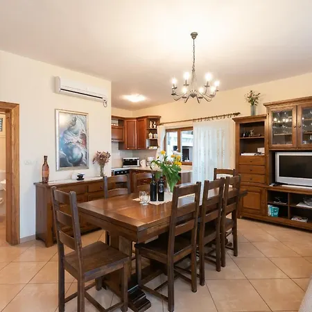 Holiday Villa Natura * 奥瑞比克