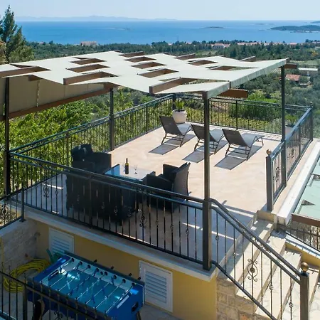 Holiday Villa Natura 别墅 *